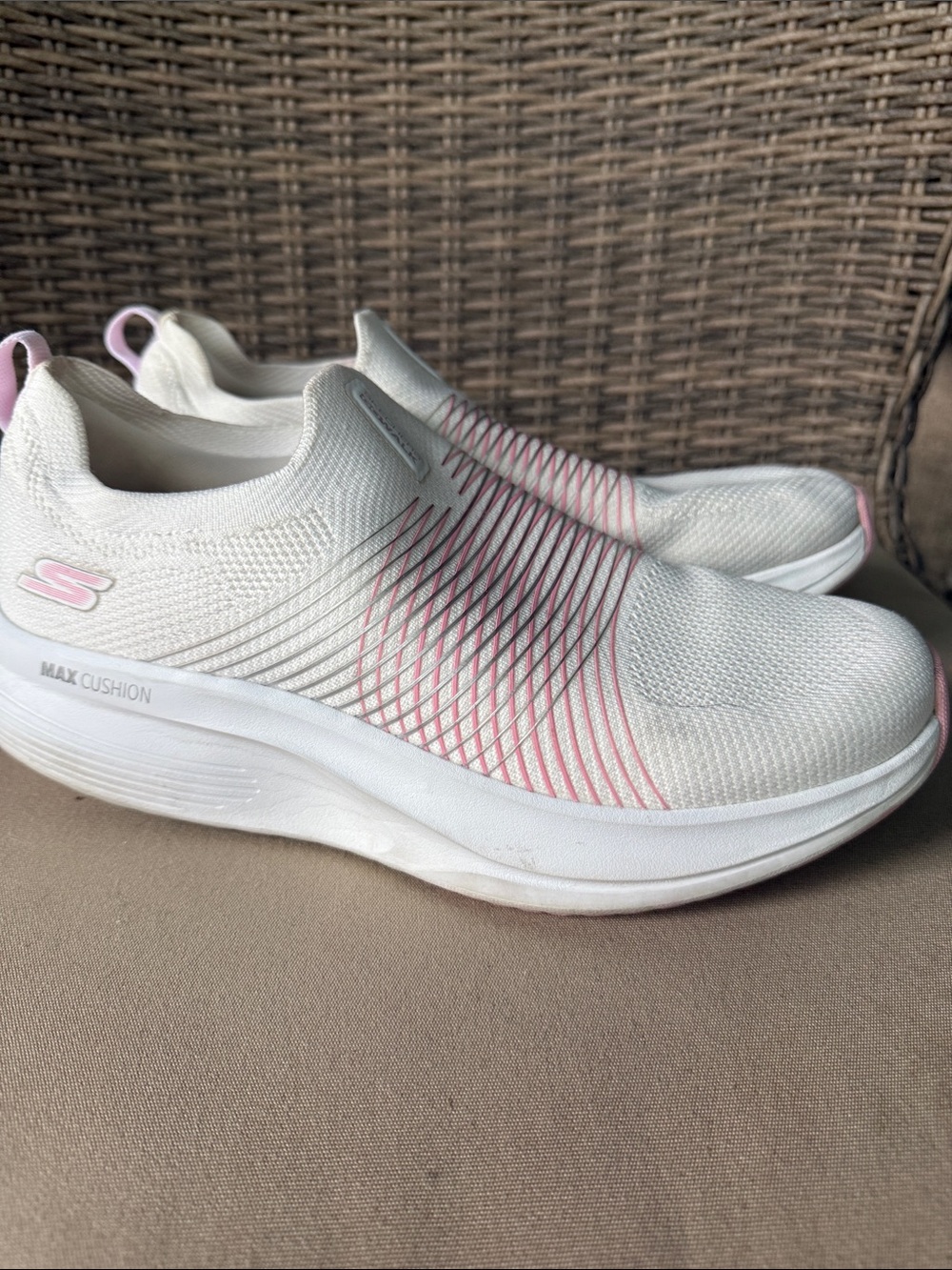 Skechers Go Walk Max Walker Sally slip-on Cushion Walking Shoes in White/Pink